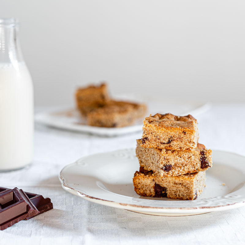 Come preparare la torta vegan con scaglie di cioccolato
