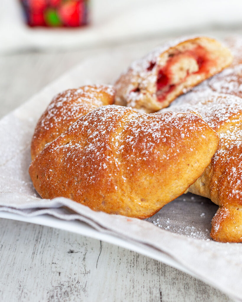 Cornetti vegani con la marmellata
