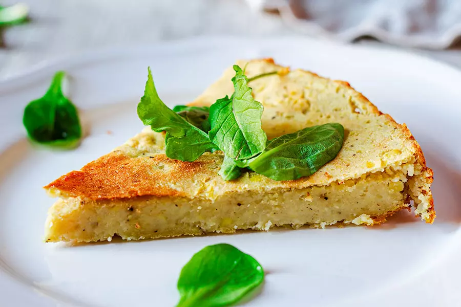 Pinza di patate vegan con insalata