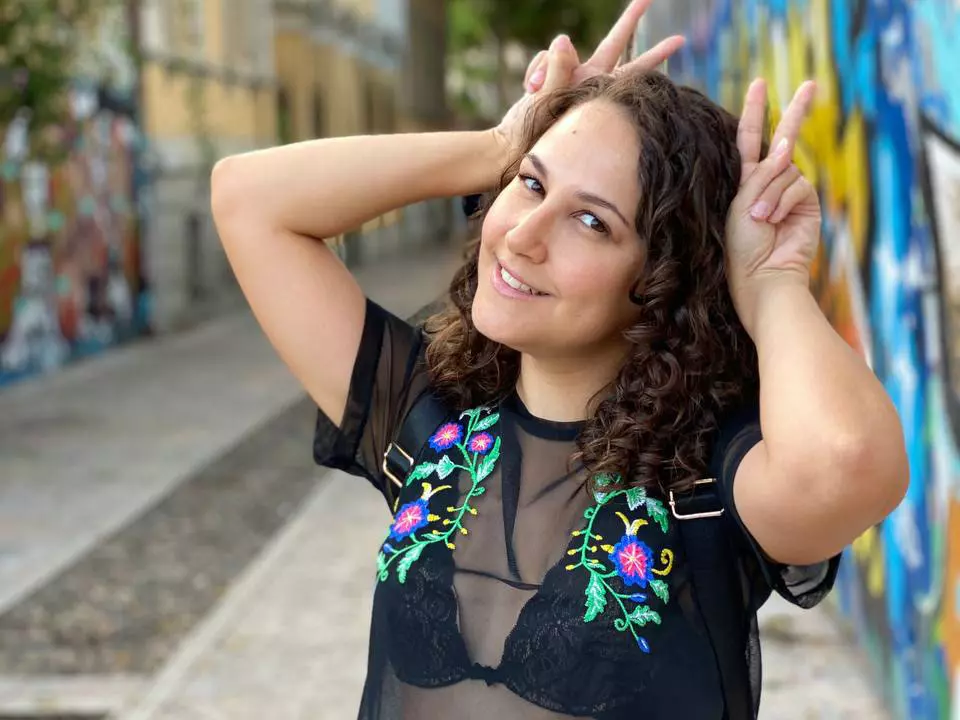 Manu Flo influencer vegan beauty