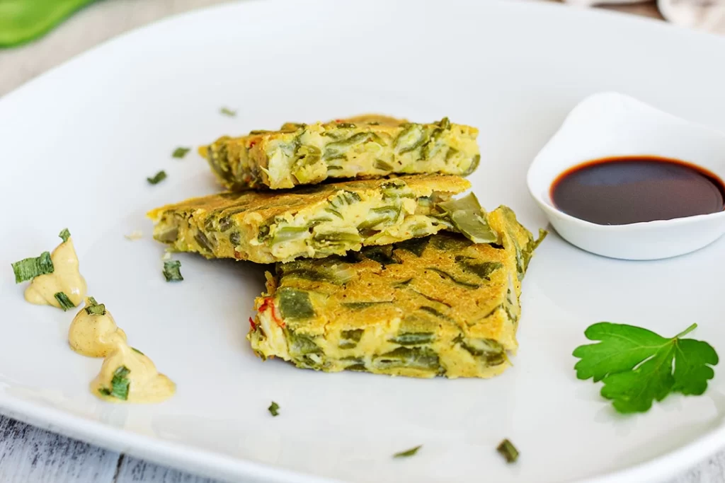 Frittata con fagiolini e cipolle senza uova