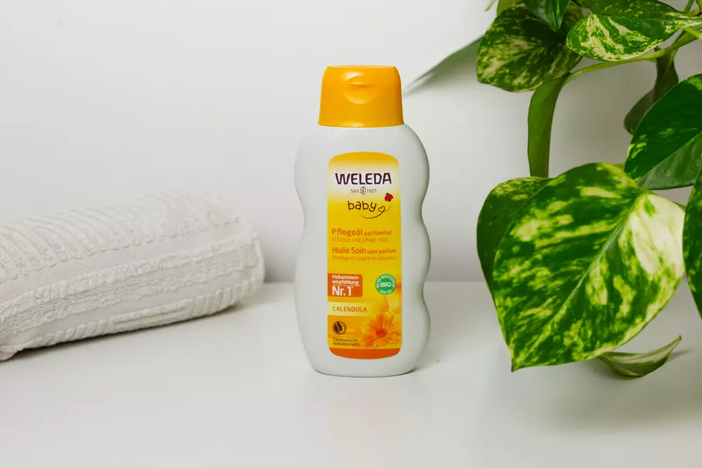 Cosmetici naturali per neonati e bambini: Olio extra delicato alla calendula Weleda