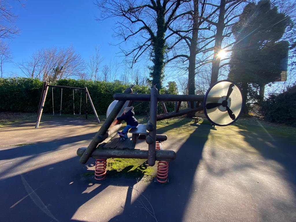 Volandia con bambini: Spazi all’aperto dove i bambini possono correre e divertirsi
