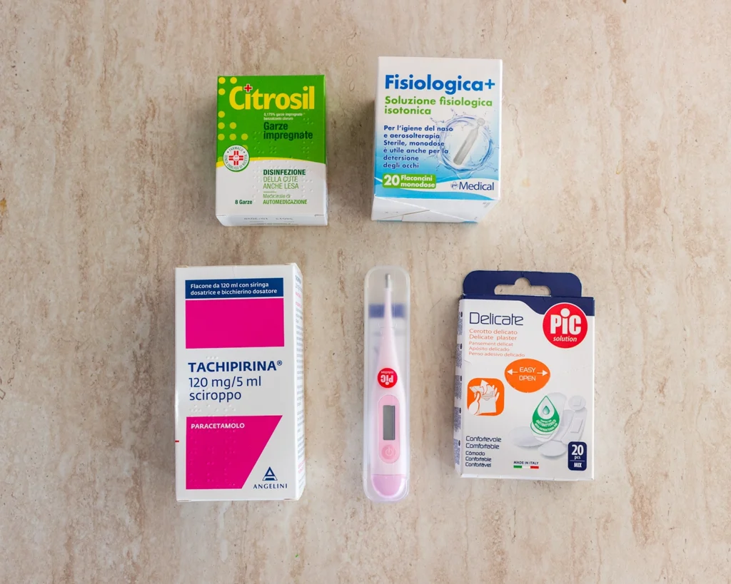 Valigia per i bambini: kit di primo soccorso