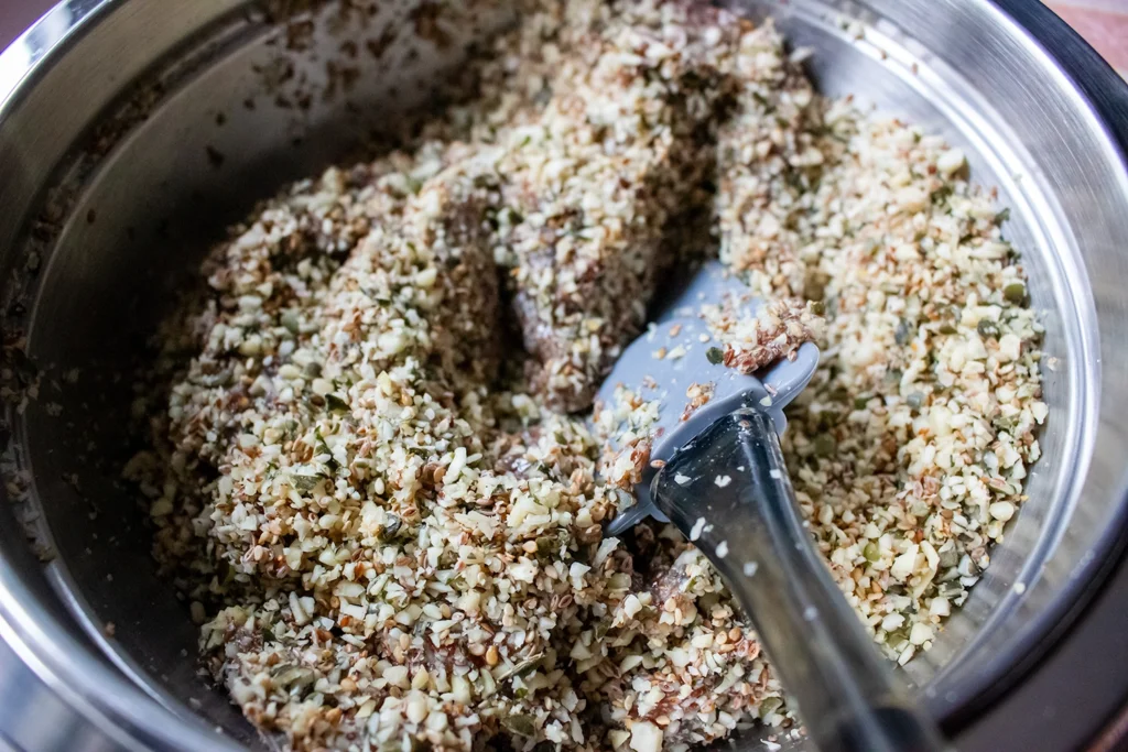 Impasto del pane crudista ai semi 