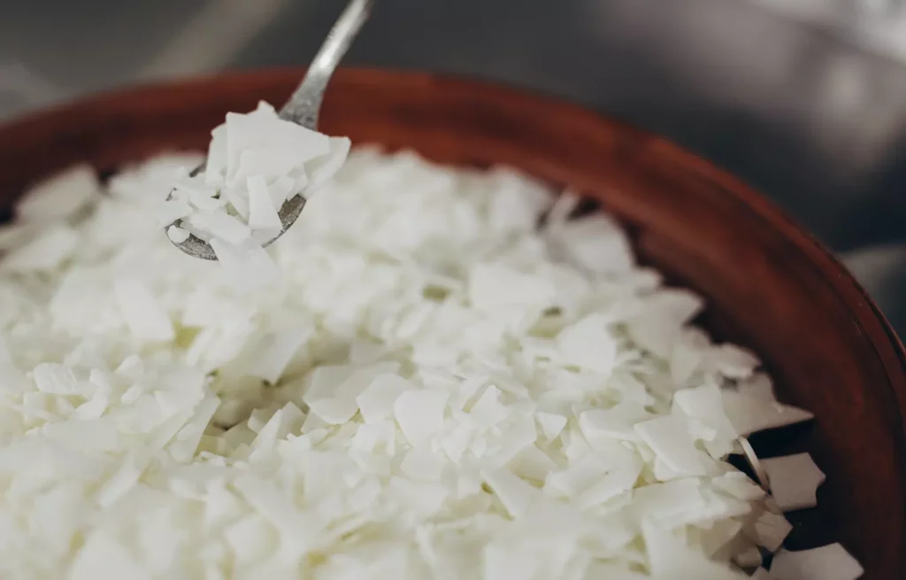 Sciogliere la cera di soia: temperatura ideale e tecniche