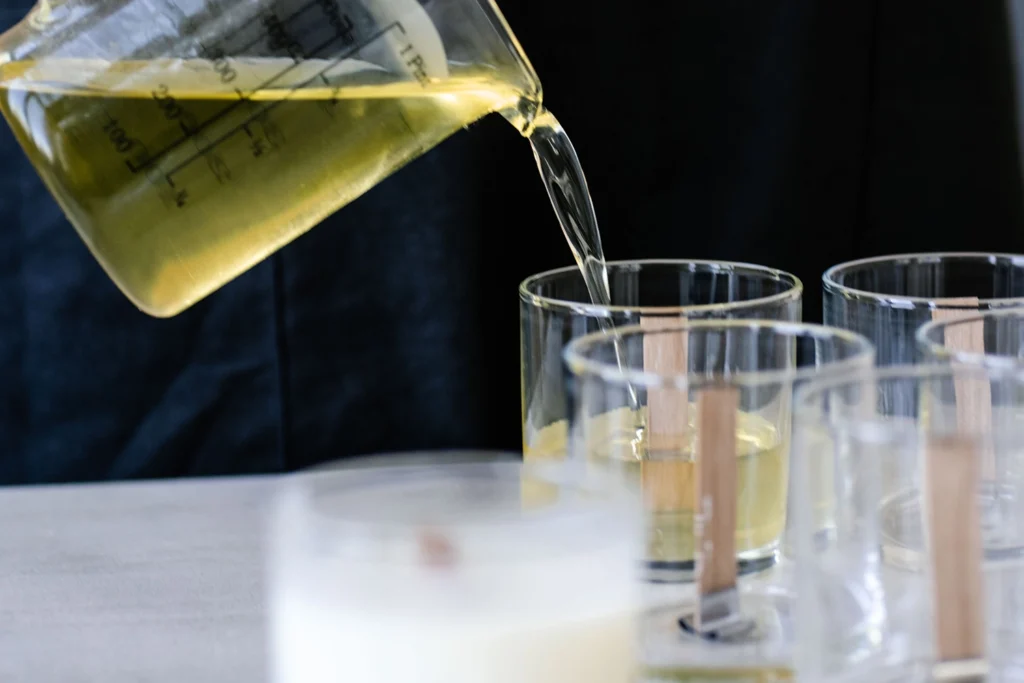 Stoppini: cotone o legno? Quale scegliere in base alla candela