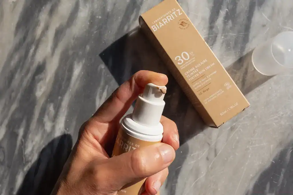 Crema solare viso SPF30 Laboratoires de Biarritz in flacone con erogatore