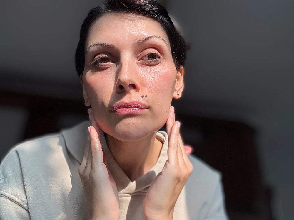 Risultati dopo l’applicazione del siero viso Bakuchiol La Saponaria, siero viso biologico rigenerante che dona luminosità ed elasticità alla pelle.