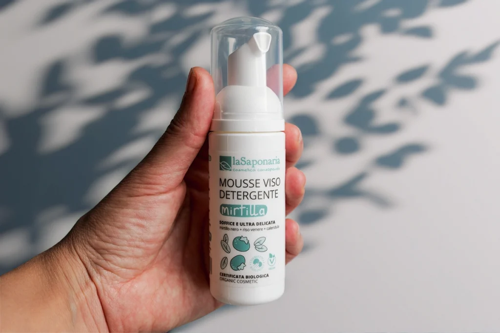 Mousse detergente Mirtilla La Saponaria, flacone travel da 50 ml